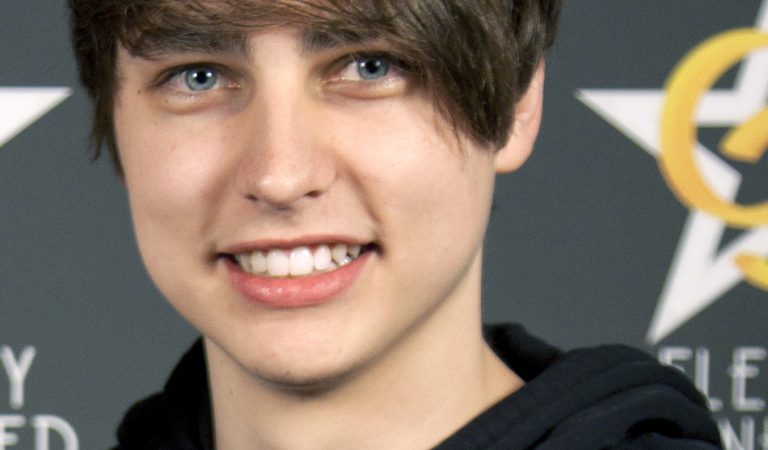 Colby Brock Net Worth: Early Life, Professional Life, Net Worth, and many more