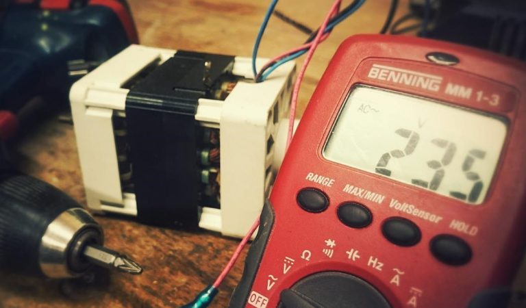 <strong></noscript>How do I operate a multimeter correctly?</strong>