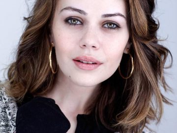 Alexis Dziena Net Worth: Biography, Career, Car, Salary, Age, Assets, and other details