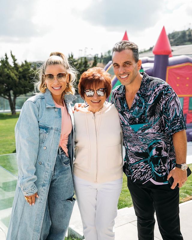 Sebastian Maniscalco with her mother and wife