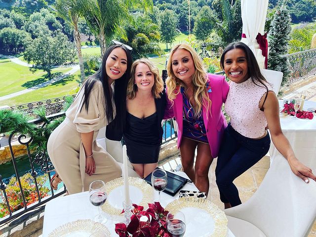 Kelly Stables with her friends