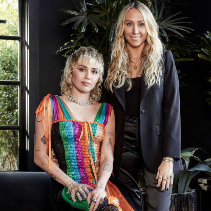 Miley Cyrus with her mother